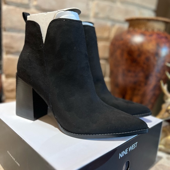 Nine West Bolen women's ankle boots. Size 11 faux suede. - Picture 7 of 8